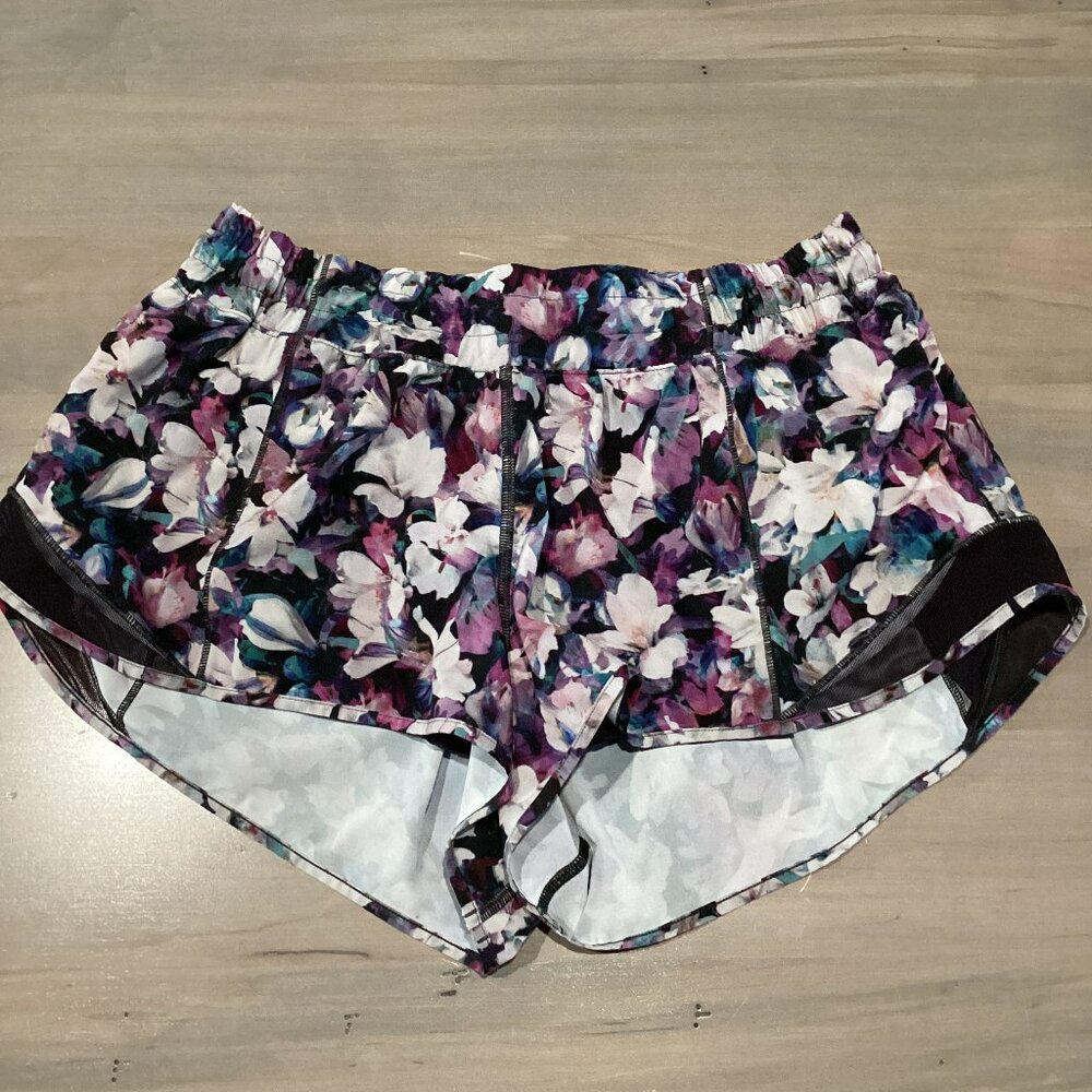 Lululemon Hotty Hot Short II- Utopia Multi / Deep Phantom - sz 10